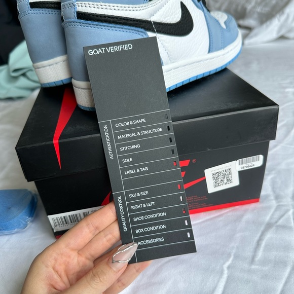 NIKE | Air Jordan 1 Retro High OG “University Blue” - Picture 9 of 12